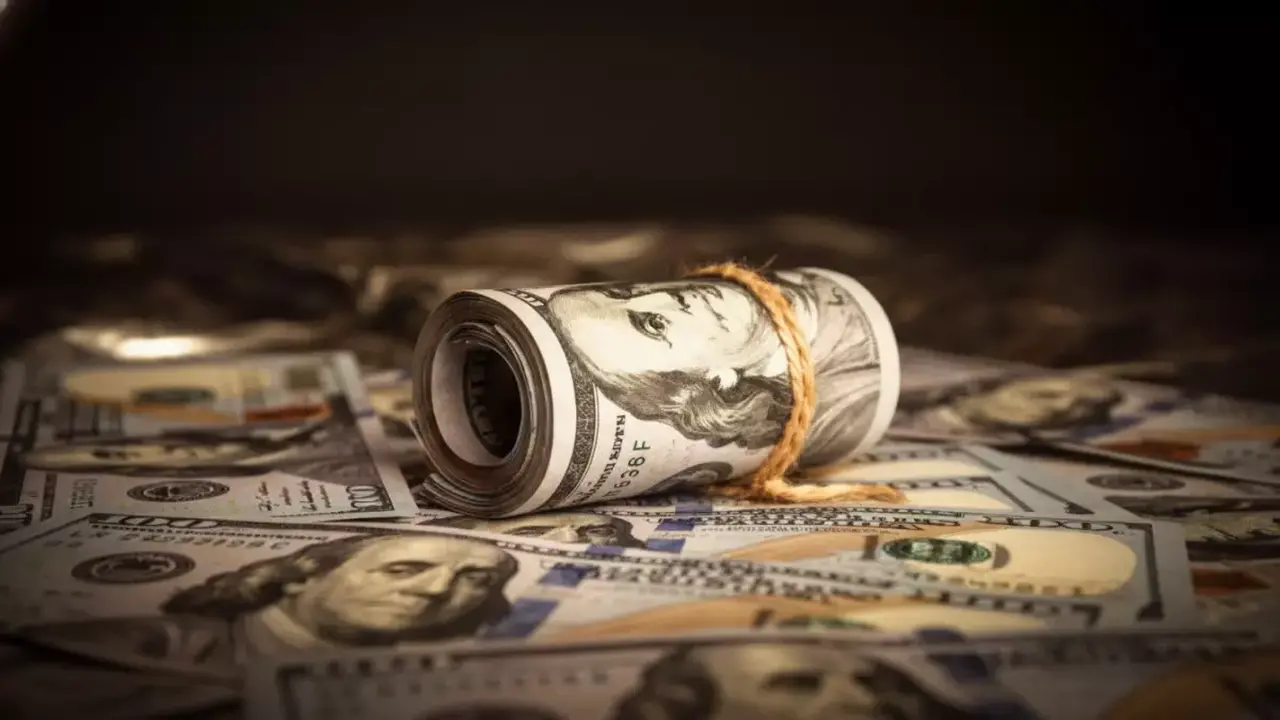 تحرك سعر الريال اليمني أمام الدولار نحو الاستقرار عند مستوى 1573 بمنتصف التعاملات المتداولة اليوم